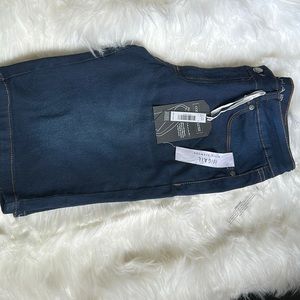 TAHARI abigail mid rise Bermuda